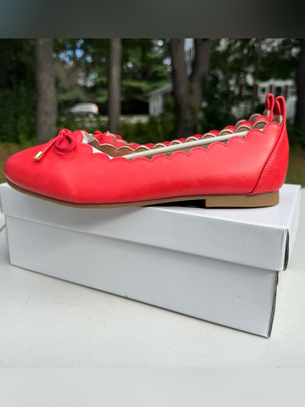 Scalloped Edge Ballet Flat in Coral with Bow Accent